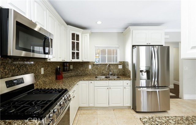 2279 W Falmouth Avenue, Anaheim CA: https://media.crmls.org/medias/ec284e05-45ad-4c8c-bb55-efca391e76a2.jpg