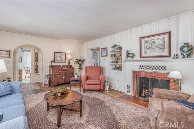 838 838 College Ave, Redlands CA: https://media.crmls.org/medias/ec292ddd-83b2-49ee-ac89-4264c1f37934.jpg