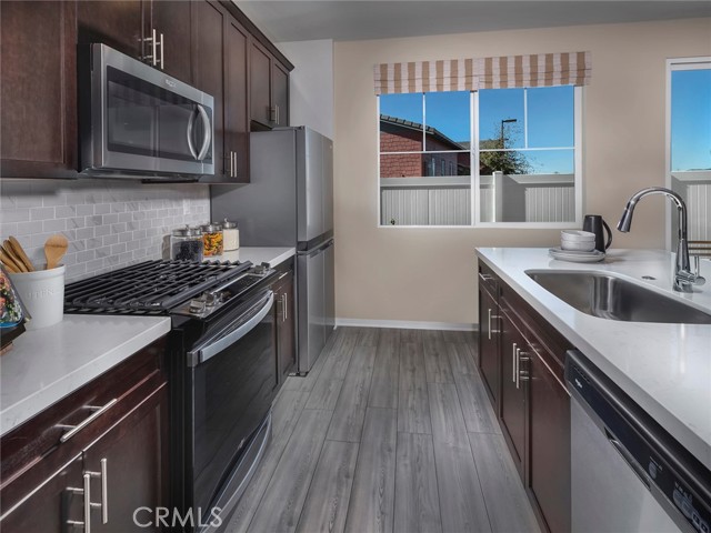 Detail Gallery Image 4 of 11 For 2132 Bergamot St, Redlands,  CA 92374 - 3 Beds | 2/1 Baths