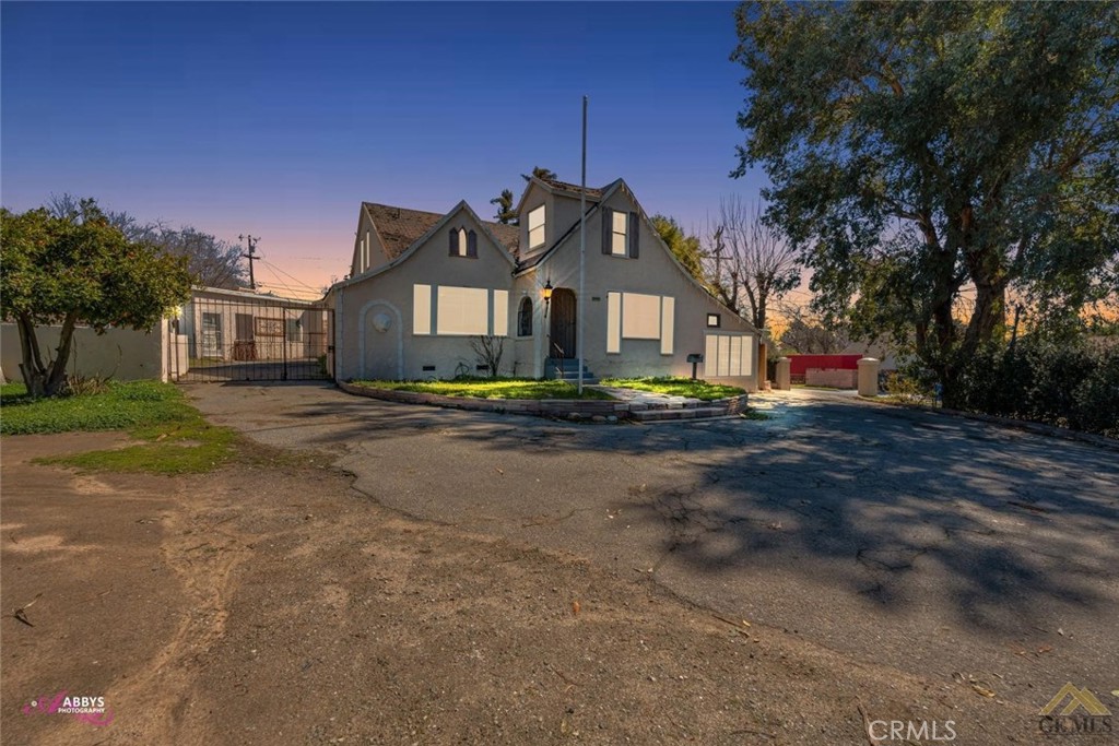 2400 Pacific Drive, Bakersfield, CA 93306