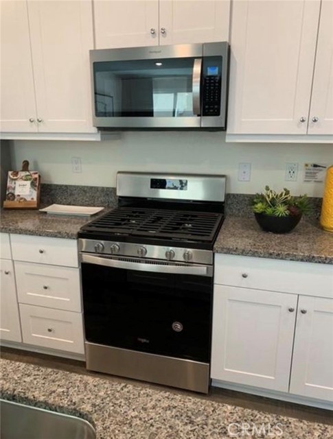 Detail Gallery Image 4 of 9 For 27556 Denali, Canyon Country,  CA 91387 - 3 Beds | 3 Baths