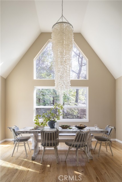 Detail Gallery Image 7 of 37 For 28537 North Shore, Lake Arrowhead,  CA 92352 - 4 Beds | 4/1 Baths