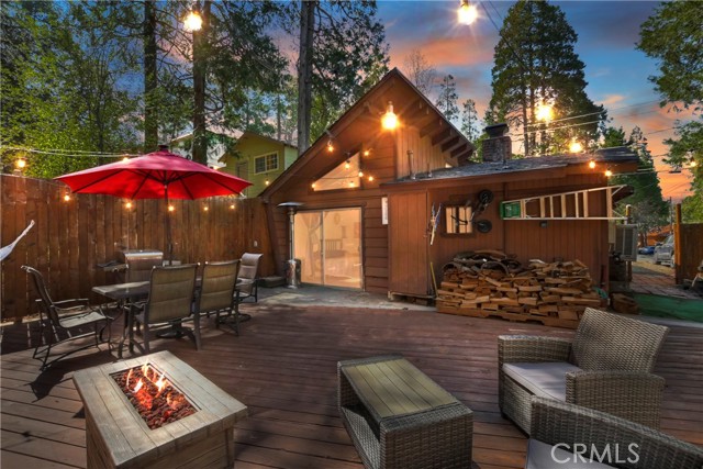 Detail Gallery Image 1 of 15 For 683 Cedar Ln, Crestline,  CA 92325 - 3 Beds | 2 Baths