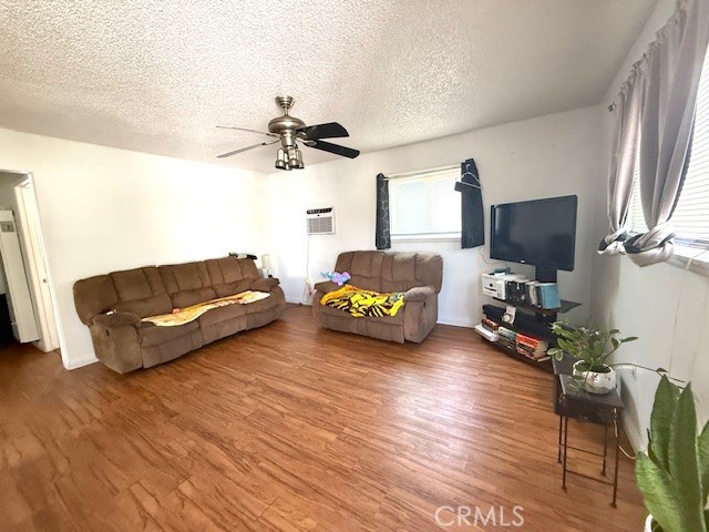 124 N Princeton Avenue, Fullerton CA: https://media.crmls.org/medias/ec2aa394-3ce6-472b-a769-d3d81c5c5479.jpg
