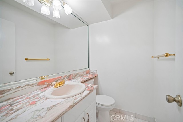 Detail Gallery Image 8 of 21 For 9950 Reseda Bld #7,  Northridge,  CA 91324 - 3 Beds | 2/1 Baths