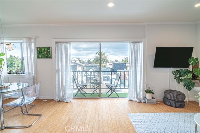 1115 S Elm Drive, Los Angeles CA: https://media.crmls.org/medias/ec2ac4aa-c4c6-4ade-94c0-560129470991.jpg