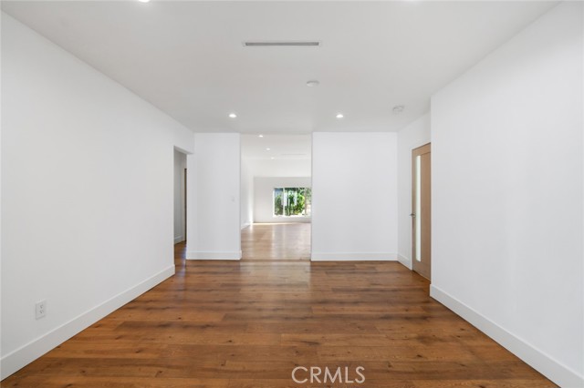 Detail Gallery Image 11 of 54 For 6015 Laurelgrove, North Hollywood,  CA 91606 - 5 Beds | 5 Baths