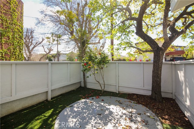 Detail Gallery Image 4 of 26 For 1933 Voorhees Ave a,  Redondo Beach,  CA 90278 - 4 Beds | 3 Baths