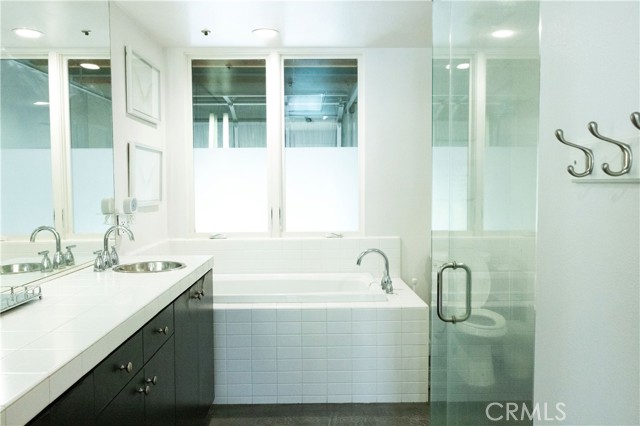 Detail Gallery Image 13 of 15 For 191 E City Place Dr, Santa Ana,  CA 92705 - 1 Beds | 2/1 Baths