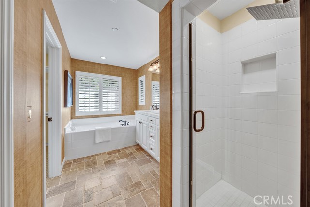 63 Splendor, Irvine CA: https://media.crmls.org/medias/ec2bda27-b7e4-4ab7-bd93-8f9e8f3170c5.jpg
