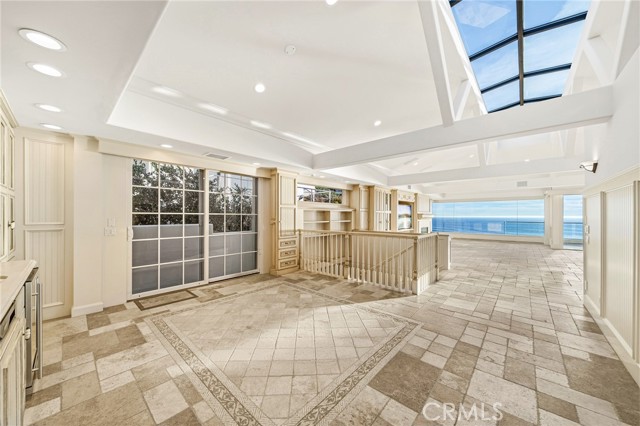 Detail Gallery Image 8 of 73 For 21 Bay, Laguna Beach,  CA 92651 - 6 Beds | 6/1 Baths