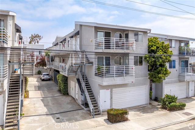 726 5th Street, Hermosa Beach, California 90254, ,Residential Income,For Sale,5th,SB25112791