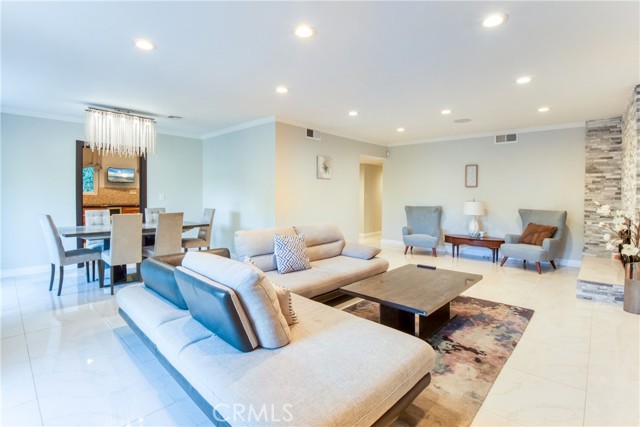 Detail Gallery Image 7 of 52 For 7796 Skyhill Drive, Los Angeles,  CA 90068 - 5 Beds | 3 Baths