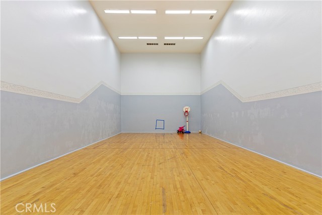 Gymnasium/racquetball court