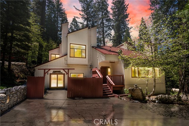 Detail Gallery Image 1 of 58 For 7204 Yosemite Park Way, Yosemite,  CA 95389 - 3 Beds | 4 Baths