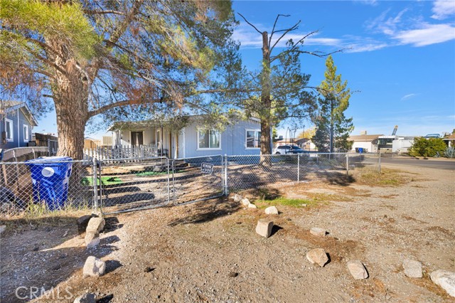 Detail Gallery Image 3 of 34 For 19044 Joshua St, Adelanto,  CA 92301 - 3 Beds | 2 Baths