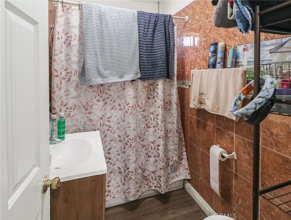 https://media.crmls.org/medias/ec2e7f45-d771-45b4-a16e-c968e3805bb5.jpg?preset=X-Large