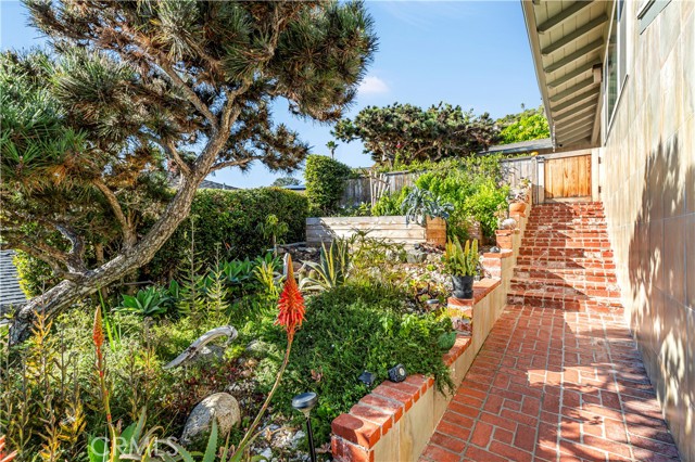 Detail Gallery Image 13 of 20 For 2 Vista Del Sol, Laguna Beach,  CA 92651 - 2 Beds | 2 Baths