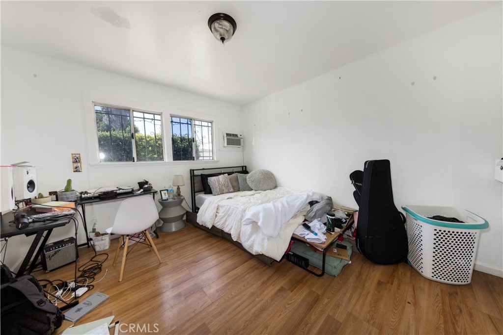 https://media.crmls.org/medias/ec2f8b95-cf99-4248-bfda-000bfb590cd5.jpg?preset=X-Large
