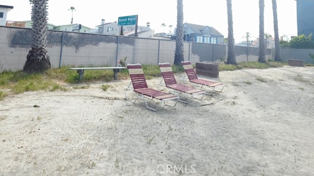 17072 Pacific Coast (#100), Huntington Beach CA: https://media.crmls.org/medias/ec310241-6d9a-4596-bb23-f8c86ceeed56.jpg