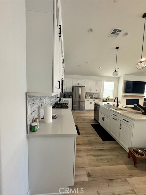 Detail Gallery Image 6 of 7 For 1524 Winding Sun Dr, Beaumont,  CA 92223 - 2 Beds | 2/1 Baths