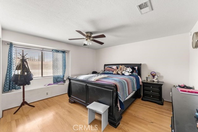 Detail Gallery Image 7 of 14 For 1827 Louise, Lancaster,  CA 93534 - 4 Beds | 2 Baths