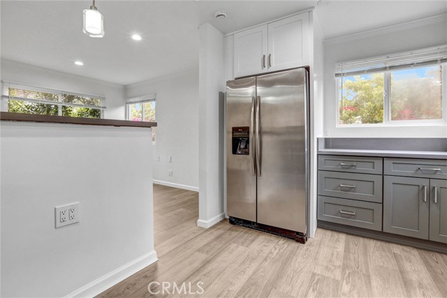Detail Gallery Image 9 of 22 For 5657 Donna Ave, Tarzana,  CA 91356 - 2 Beds | 1 Baths