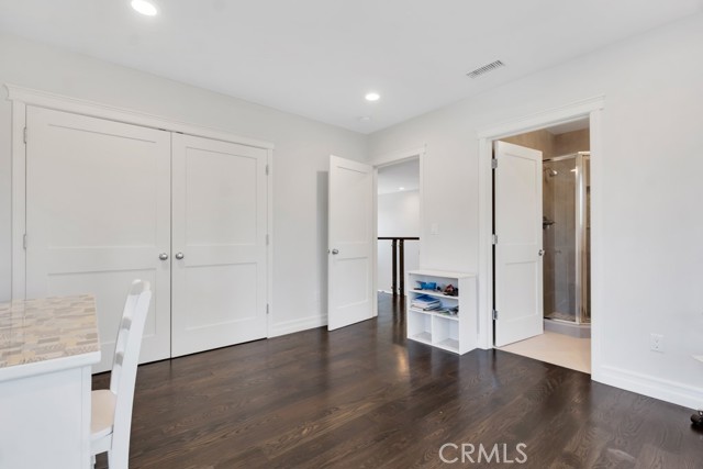 Image 41 of 69 For 15460 La Maida Street