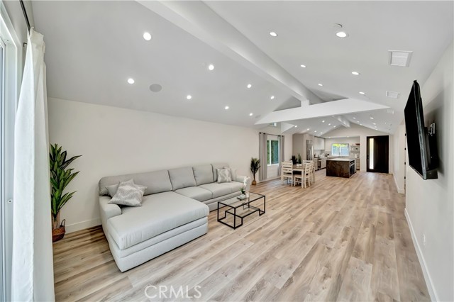 Detail Gallery Image 6 of 54 For 6743 Colgate Ave, Los Angeles,  CA 90048 - 4 Beds | 3/1 Baths