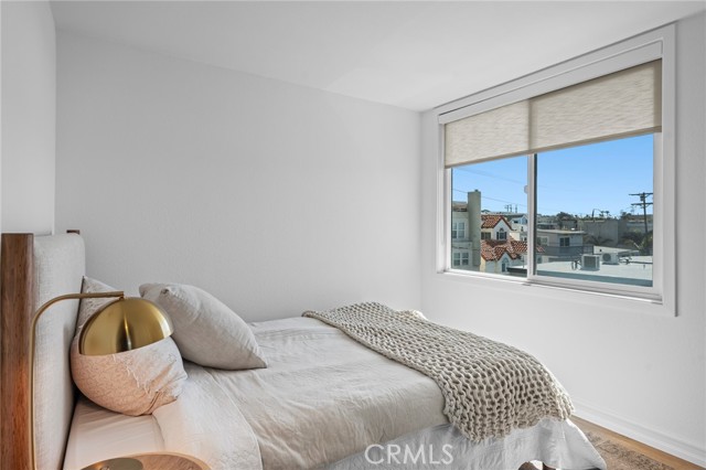 404 Hermosa Avenue, Hermosa Beach CA: https://media.crmls.org/medias/ec32b9b6-466c-4e2b-80f2-f05d47d29e72.jpg