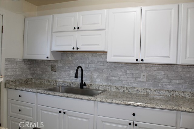 Detail Gallery Image 17 of 37 For 22788 Eyota Rd, Apple Valley,  CA 92308 - 3 Beds | 1/1 Baths