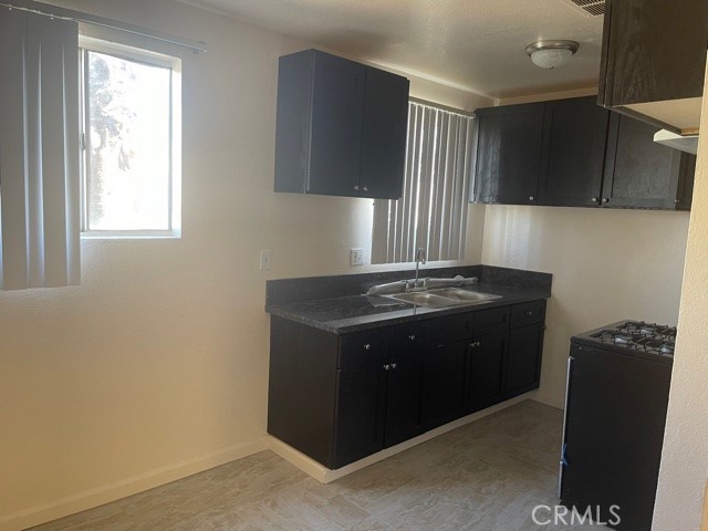 Detail Gallery Image 9 of 18 For 5105 Woodman Ave #3,  Sherman Oaks,  CA 91423 - 3 Beds | 2 Baths