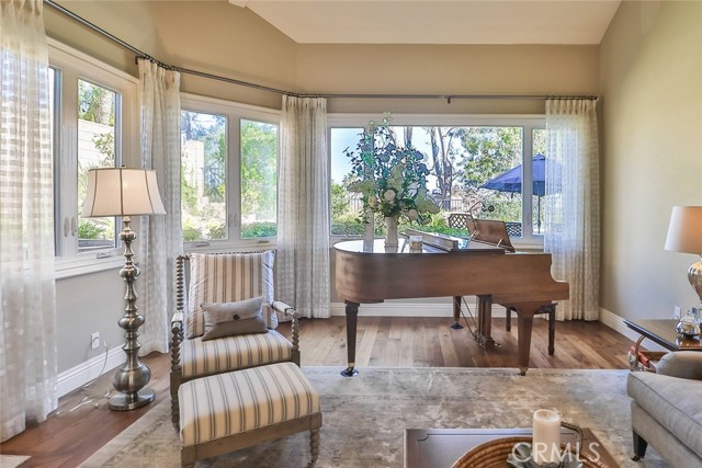 11583 Flowerwood Court, Moorpark CA: https://media.crmls.org/medias/ec3307dd-bc46-4efd-9334-363fc66b6aa4.jpg