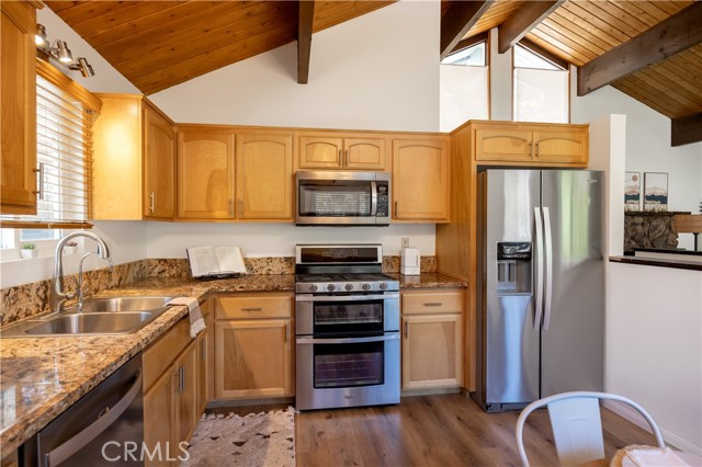 2395 Hunsaker Drive, Running Springs CA: https://media.crmls.org/medias/ec33fd51-4edb-4dd2-8e3e-6d4765796404.jpg