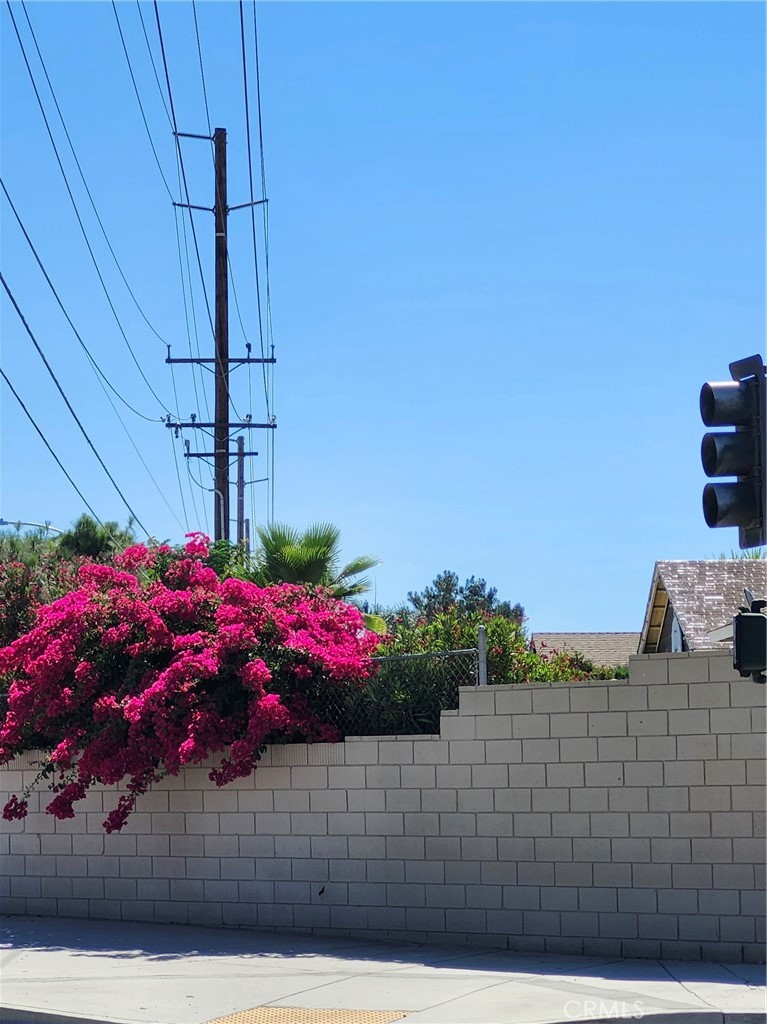 https://media.crmls.org/medias/ec348a0e-44c4-4a59-b328-6aa84c382315.jpg?preset=X-Large