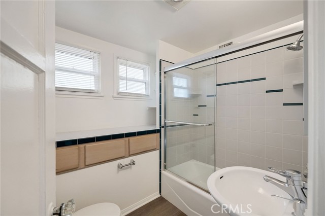 Detail Gallery Image 30 of 37 For 551 Avenue B, Redondo Beach,  CA 90277 - 3 Beds | 2/1 Baths