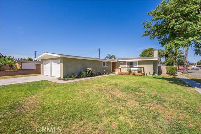 Detail Gallery Image 1 of 36 For 221 S Mall Way, Anaheim,  CA 92804 - 3 Beds | 2 Baths