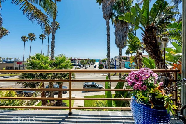 Detail Gallery Image 20 of 35 For 3811 E Livingston Dr #1,  Long Beach,  CA 90803 - 3 Beds | 2/1 Baths