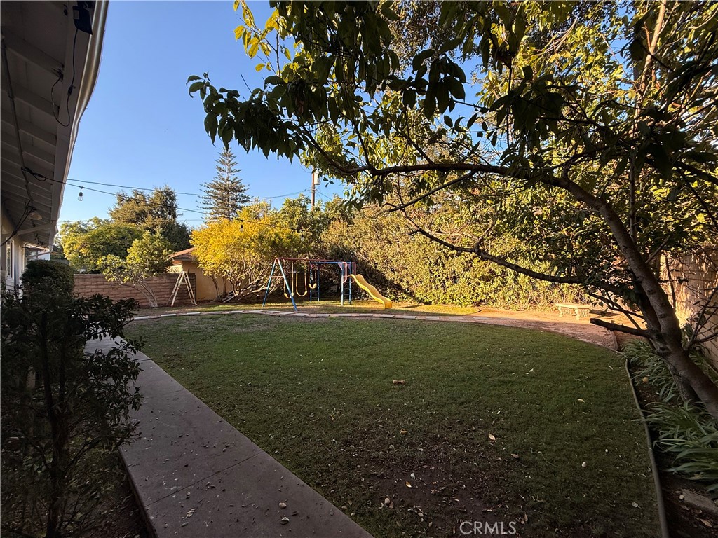 https://media.crmls.org/medias/ec35e162-e774-4f3f-869e-0b3049f30db5.jpg?preset=X-Large