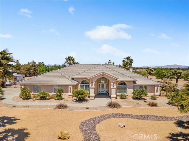 Detail Gallery Image 5 of 72 For 10978 El Centro Rd, Oak Hills,  CA 92344 - 4 Beds | 3 Baths