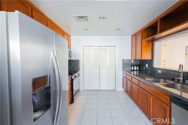 Detail Gallery Image 5 of 18 For 956 S Wilton Pl #201,  Los Angeles,  CA 90019 - 2 Beds | 2 Baths