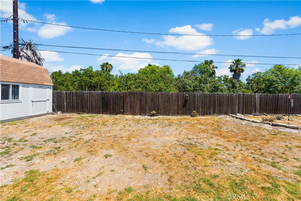 https://media.crmls.org/medias/ec37336d-7304-4b31-9d0d-d665ae1bd290.jpg?preset=X-Large