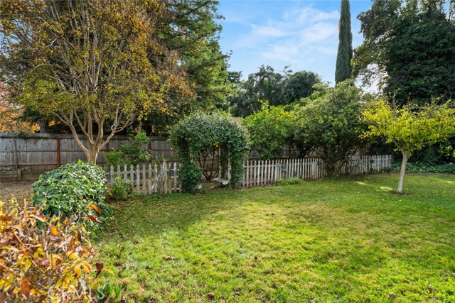 Detail Gallery Image 5 of 67 For 591 E Lassen, Chico,  CA 95973 - 4 Beds | 3 Baths