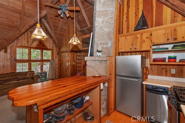 Detail Gallery Image 16 of 17 For 295 Sunset, Lake Arrowhead,  CA 92352 - 3 Beds | 2 Baths