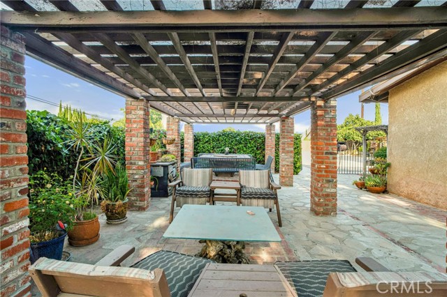8666 Keokuk Avenue, Winnetka CA: https://media.crmls.org/medias/ec394823-688c-497a-b5bf-83eeed2b77bd.jpg