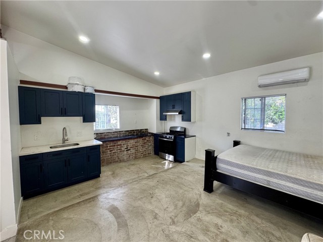 Detail Gallery Image 31 of 34 For 1925 Berkeley, Echo Park,  CA 90026 - – Beds | – Baths