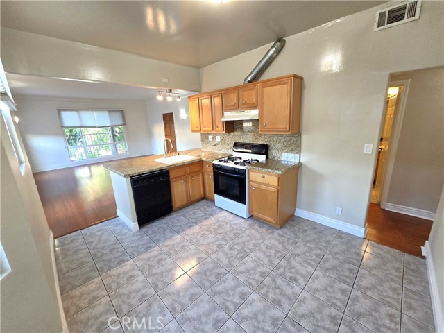 Detail Gallery Image 9 of 24 For 251 N Kenmore Ave #2,  Los Angeles,  CA 90004 - 2 Beds | 1 Baths