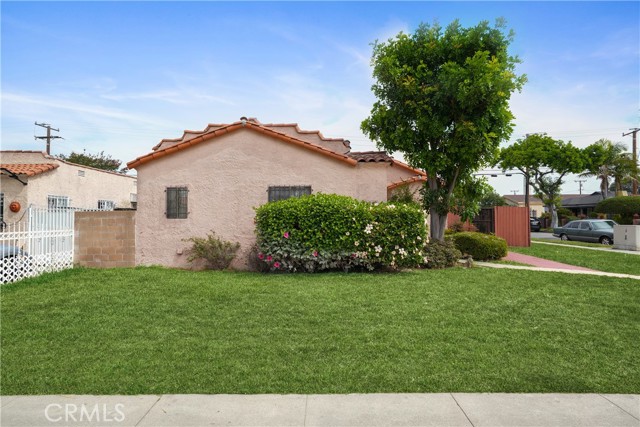 3825 Liberty Boulevard, South Gate CA: https://media.crmls.org/medias/ec3bad76-68a8-4b3c-a555-6bd2b9cc68af.jpg