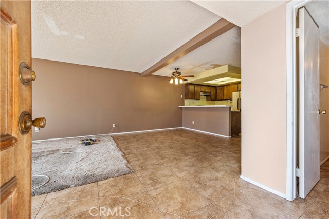 Detail Gallery Image 5 of 38 For 16590 Terrace Ln #G,  Fontana,  CA 92335 - 3 Beds | 2/1 Baths