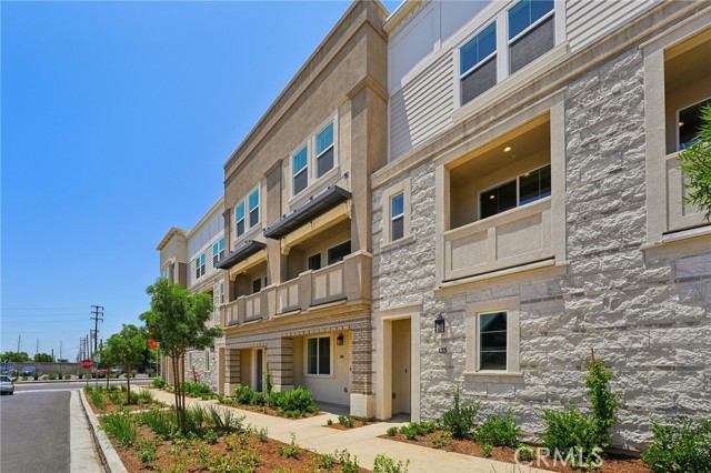 Detail Gallery Image 2 of 2 For 151 Towns Ave, Upland,  CA 91786 - 3 Beds | 3 Baths